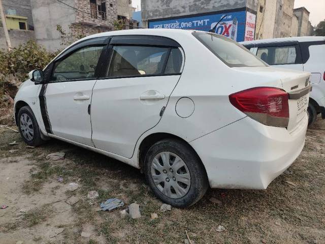 https://images10.gaadi.com/usedcar_image/4312873/original/e2900e8f8a2cd51daf6032ac28f89e27.jpg?imwidth=6401