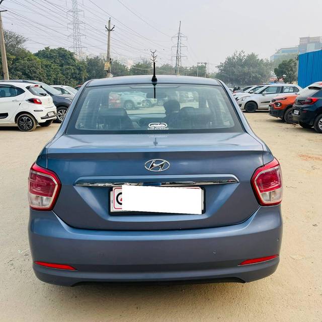 https://images10.gaadi.com/usedcar_image/4312930/original/processed_65dd021669bb8aaf2e943f68cc2124e3.jpg?imwidth=6401