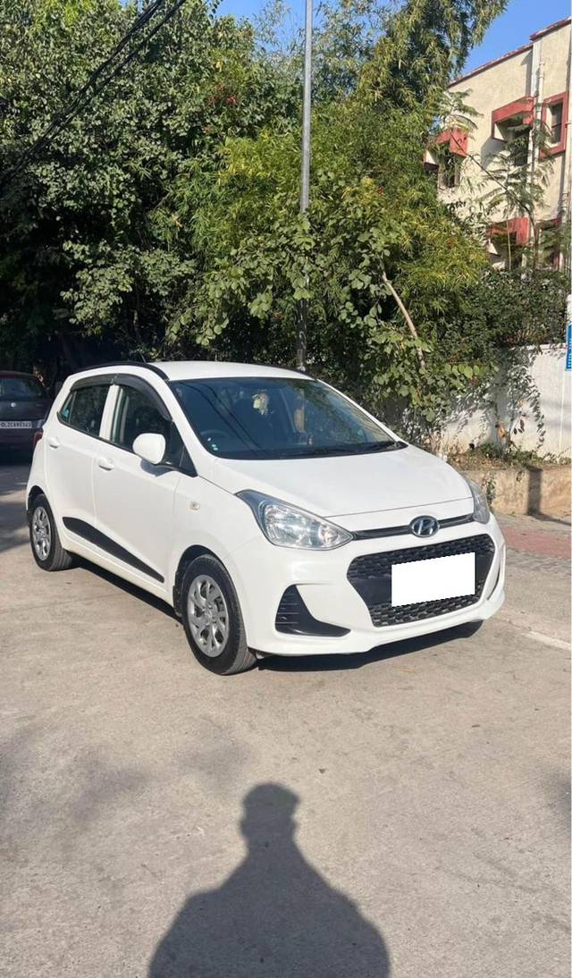 https://images10.gaadi.com/usedcar_image/4312943/original/processed_a9152a1bd67b0bb421a74385e5c45cee.jpg?imwidth=6400