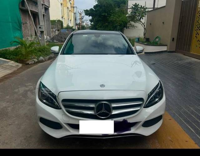 https://images10.gaadi.com/usedcar_image/4313090/original/processed_eacf2aa7-7f93-400a-81f3-3d8b6ea239ce.jpeg?imwidth=6400