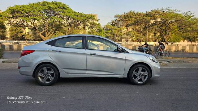 https://images10.gaadi.com/usedcar_image/4313118/original/processed_dc507b30b121236abee2d95f290a8b95.jpg?imwidth=6401