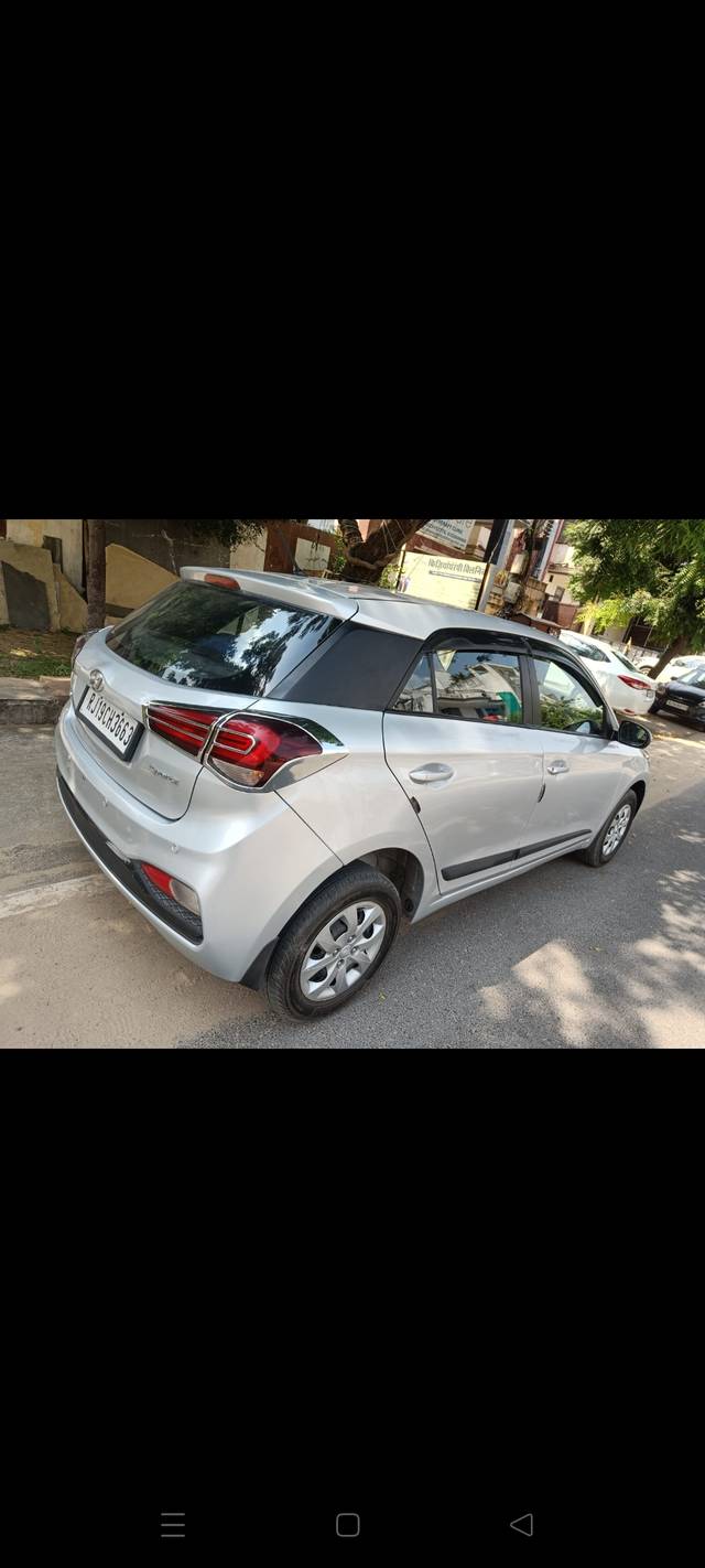 https://images10.gaadi.com/usedcar_image/4313141/original/204b3d21c505956930d2c776bc6de3e9.jpg?imwidth=6402