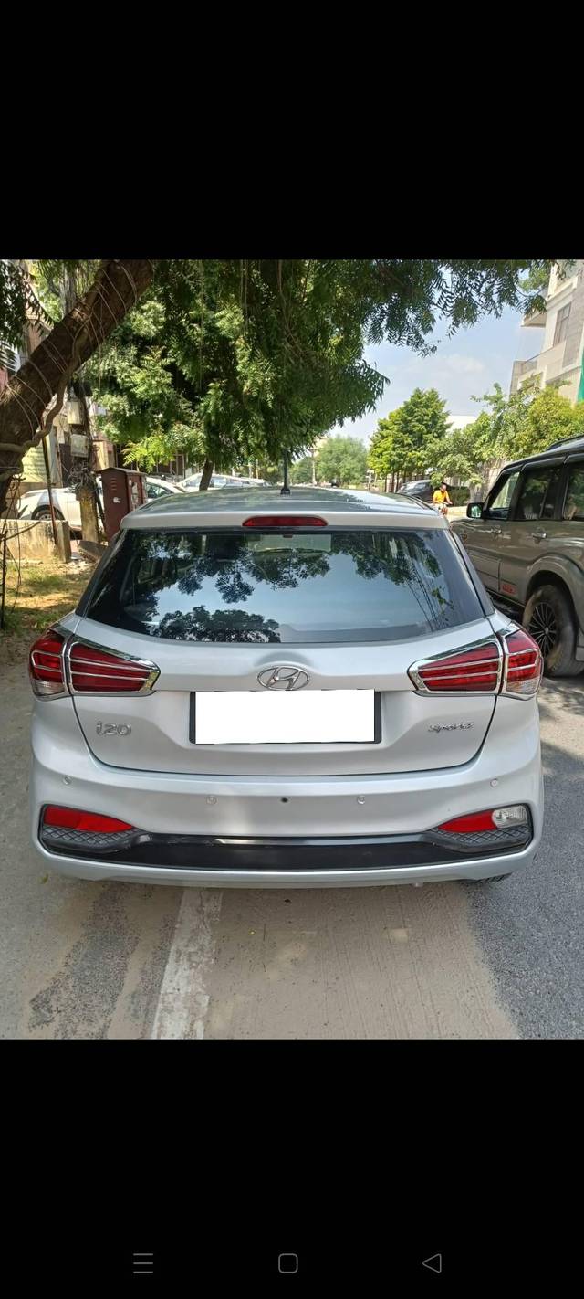 https://images10.gaadi.com/usedcar_image/4313141/original/processed_951a9c5b40d1044845ef13bf30240893.jpg?imwidth=6401