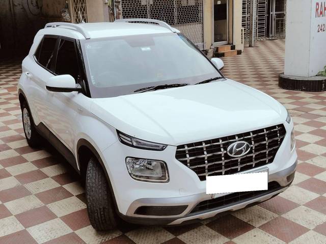 https://images10.gaadi.com/usedcar_image/4313185/original/processed_2972b8a50f5ca275c2f3fbc035cb9074.jpg?imwidth=6400