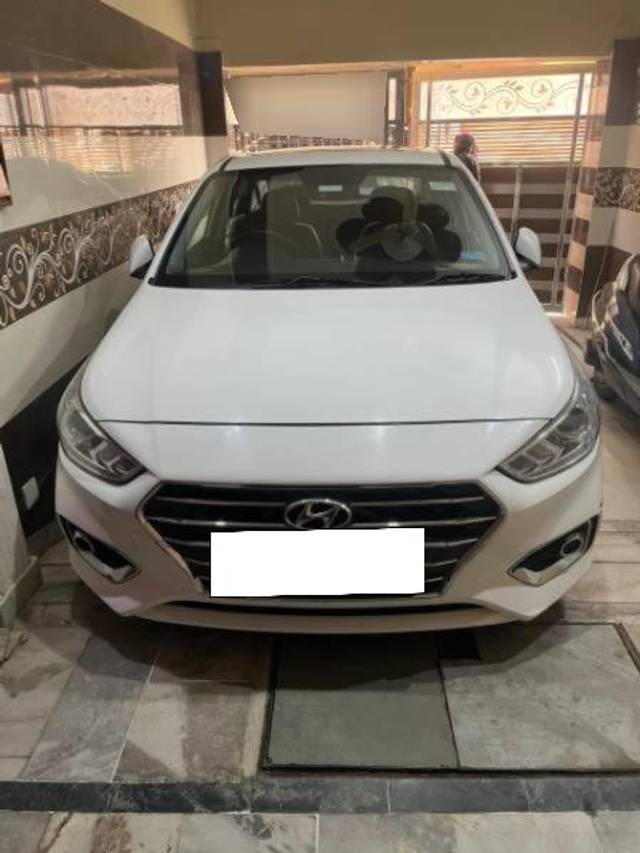 https://images10.gaadi.com/usedcar_image/4313187/original/processed_17a41202-9d0c-446f-b11d-64562f089337.jpeg?imwidth=6400