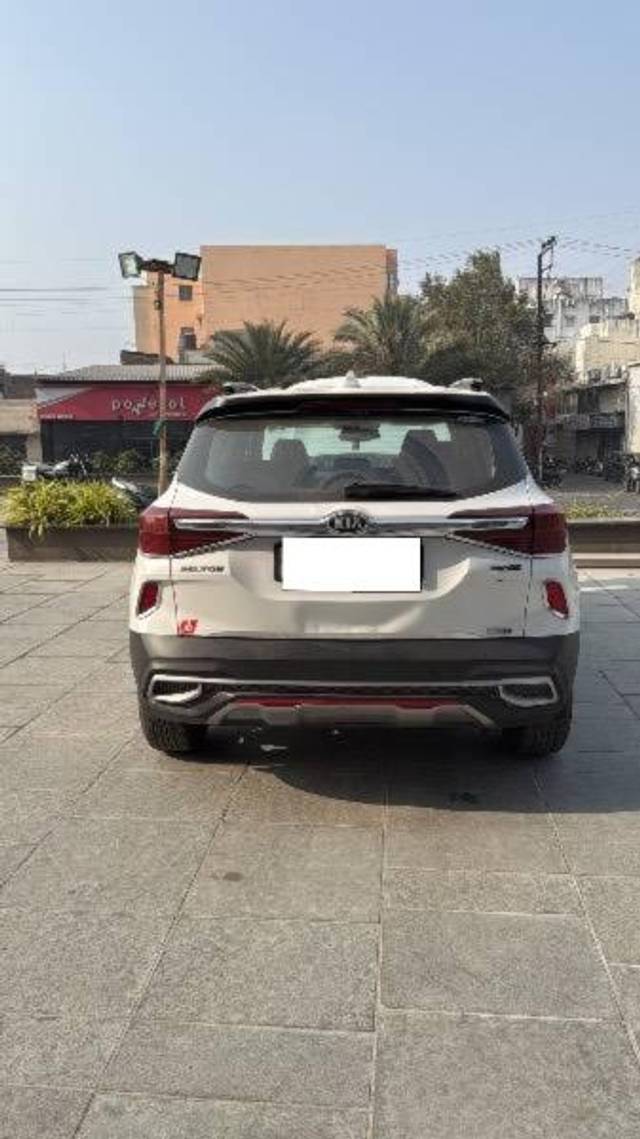 https://images10.gaadi.com/usedcar_image/4313234/original/processed_71284e36-6180-452b-8b3c-872944a9cff1.jpeg?imwidth=6402