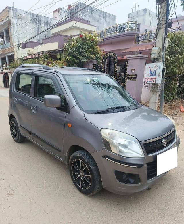 https://images10.gaadi.com/usedcar_image/4313379/original/processed_b62ef4f4dc50800b1a26a83c4438b5a5.jpg?imwidth=6400