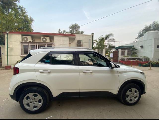 https://images10.gaadi.com/usedcar_image/4313419/original/0506379d30180a1154bff2e484ca32f7.jpeg?imwidth=6401