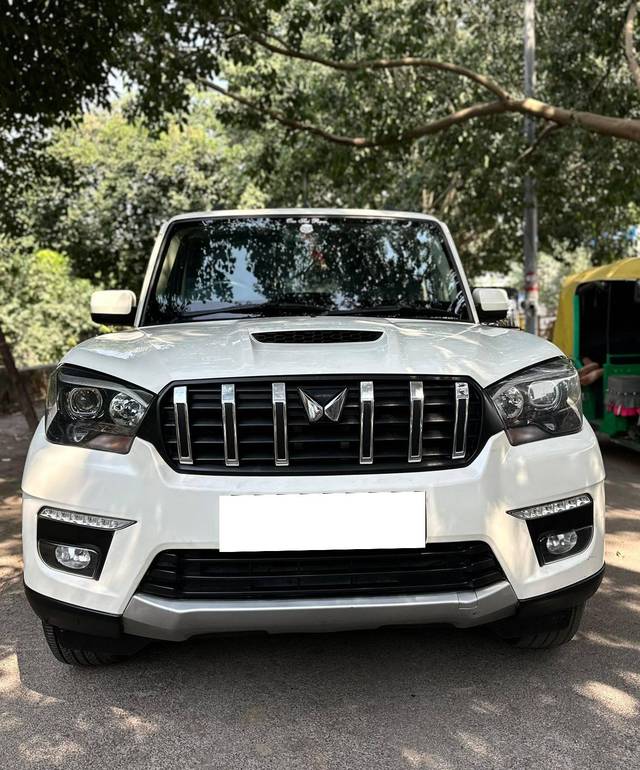 https://images10.gaadi.com/usedcar_image/4313423/original/processed_b3af81b6010279774d5fb97371b8f47f.jpg?imwidth=6400