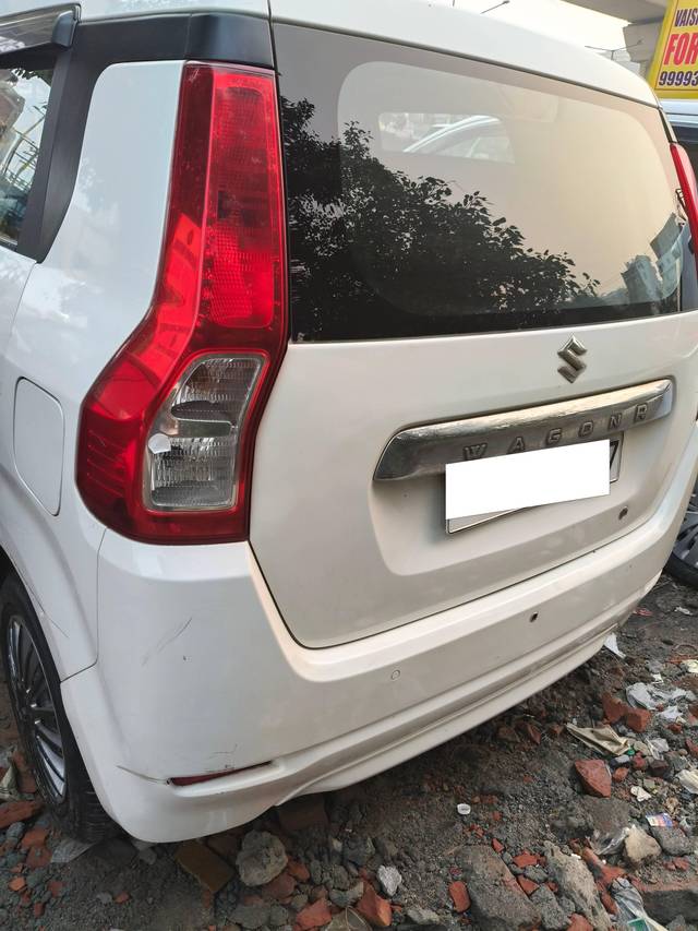 https://images10.gaadi.com/usedcar_image/4313486/original/processed_0da8fda114ad08297599b0ee0ddcff49.jpg?imwidth=6401