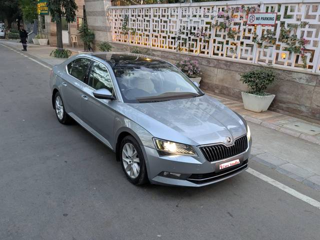 https://images10.gaadi.com/usedcar_image/4313565/original/processed_02d2c23121624be25f8b8f752a4bbea9.jpg?imwidth=6400