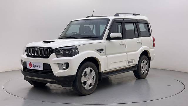 https://images10.gaadi.com/usedcar_image/4314241/original/d7d283e88b089bba30a2b515782344fb.JPG?imwidth=6400