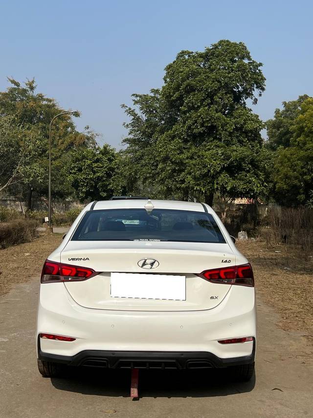 https://images10.gaadi.com/usedcar_image/4314497/original/processed_2a6be45c8022cc0c59380c1c975206bc.jpg?imwidth=6401