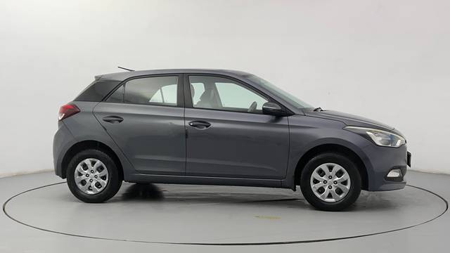 https://images10.gaadi.com/usedcar_image/4314669/original/5b5f292a1ca395224105f763a9b2e66f.JPG?imwidth=6400