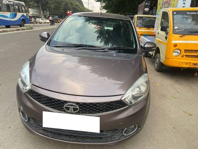 https://images10.gaadi.com/usedcar_image/4315133/original/processed_f719160a-3c60-47e7-8bd9-a109e8183016.jpg?imwidth=6401