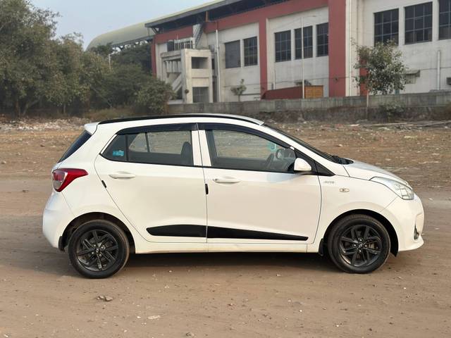 https://images10.gaadi.com/usedcar_image/4315233/original/processed_bb3b8eafa9ca0d1130d55267a6460003.jpeg?imwidth=6401