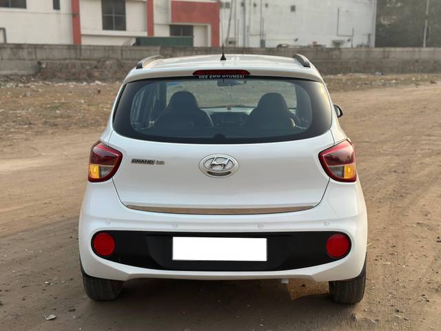 https://images10.gaadi.com/usedcar_image/4315233/original/processed_d0a0cd212e4249e880e5d60a2815d7b8.jpeg?imwidth=6402