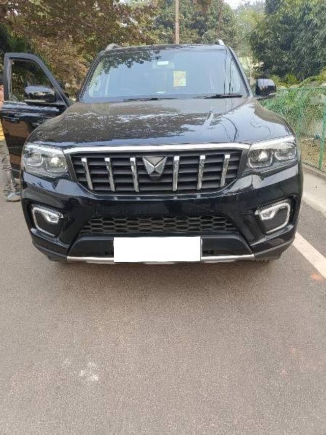 https://images10.gaadi.com/usedcar_image/4315275/original/processed_6fcc0fba-1593-4ca7-b857-28ffd4b5c2c9.jpg?imwidth=6402