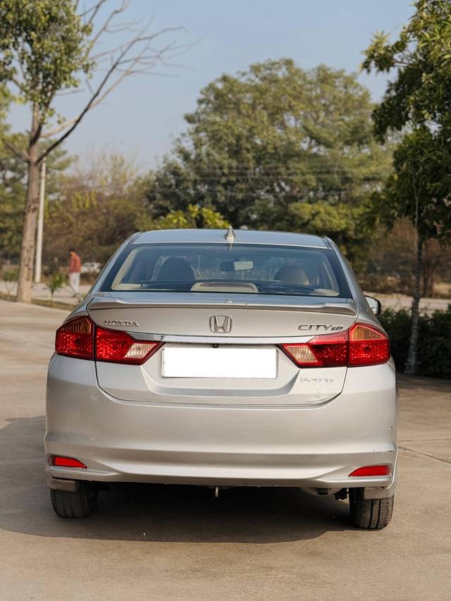 https://images10.gaadi.com/usedcar_image/4315328/original/processed_78ddec5348660e833923662096ae90f6.jpg?imwidth=6402