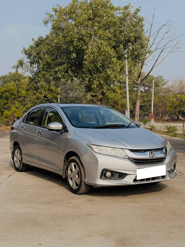 https://images10.gaadi.com/usedcar_image/4315328/original/processed_acf8ddabdacc938f95dc1287e3f41943.jpg?imwidth=6400