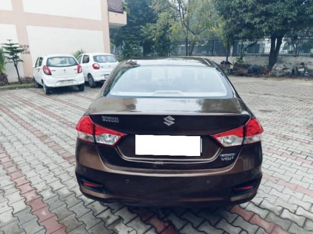 https://images10.gaadi.com/usedcar_image/4315455/original/processed_757733e0-91eb-4831-a090-9e781421797e.jpg?imwidth=6402