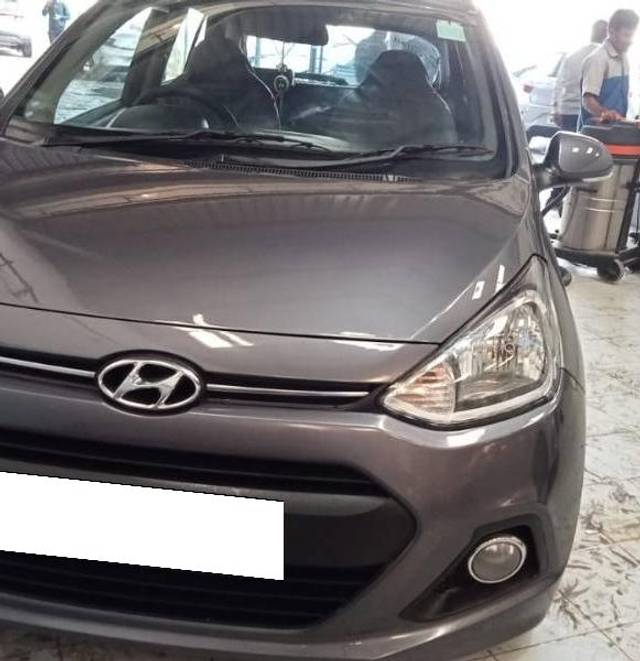 https://images10.gaadi.com/usedcar_image/4315472/original/processed_541b1218-0710-44ee-b211-a423b504b054.jpg?imwidth=6402