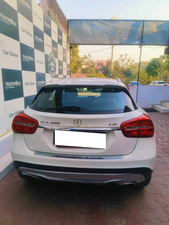 https://images10.gaadi.com/usedcar_image/4315573/original/processed_1538882b06a1140ef9ab8cb04bcc6f80.jpg?imwidth=6401