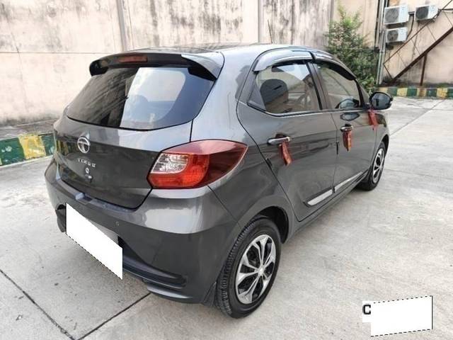 https://images10.gaadi.com/usedcar_image/4315805/original/processed_51ca6106d5f198b33bab538bd1069a96.jpg?imwidth=6402