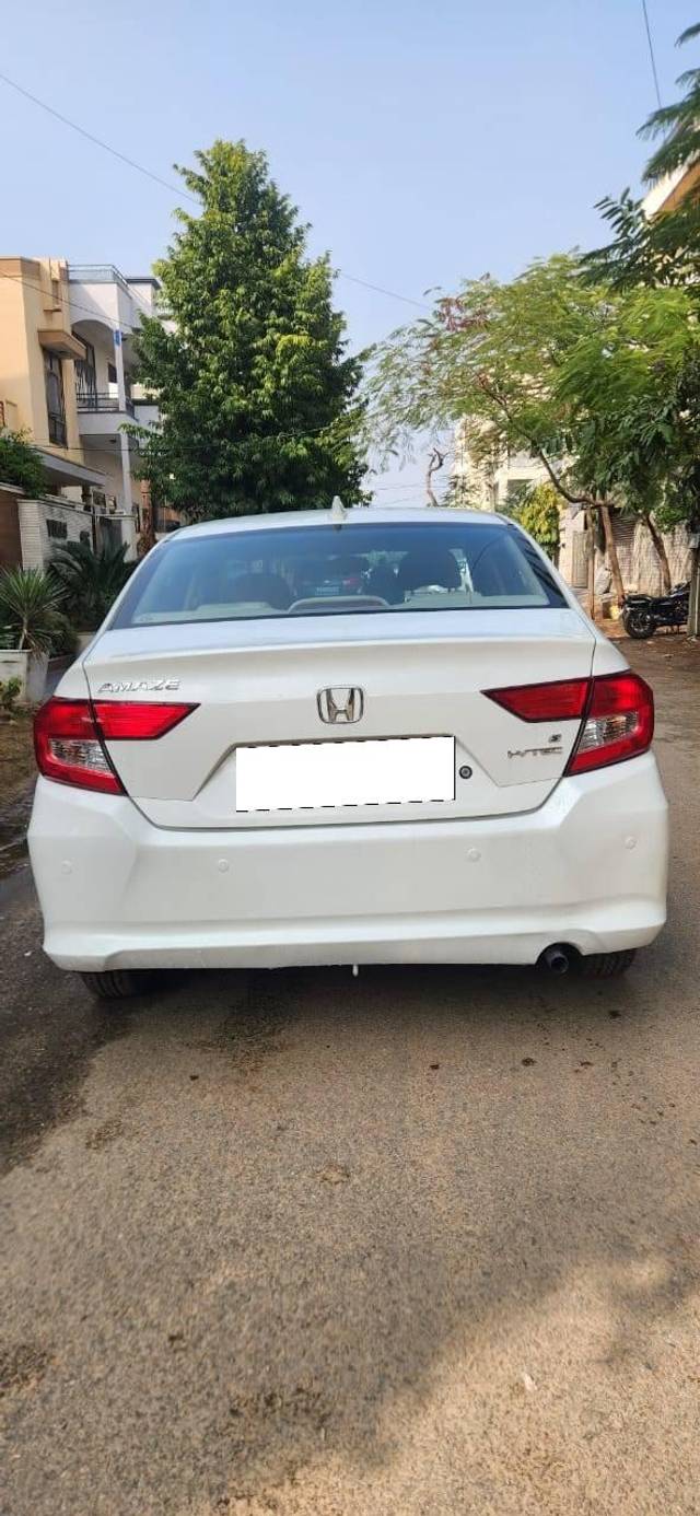 https://images10.gaadi.com/usedcar_image/4315836/original/processed_9ed89d2afb2515f24a298d0fd6997616.jpg?imwidth=6402