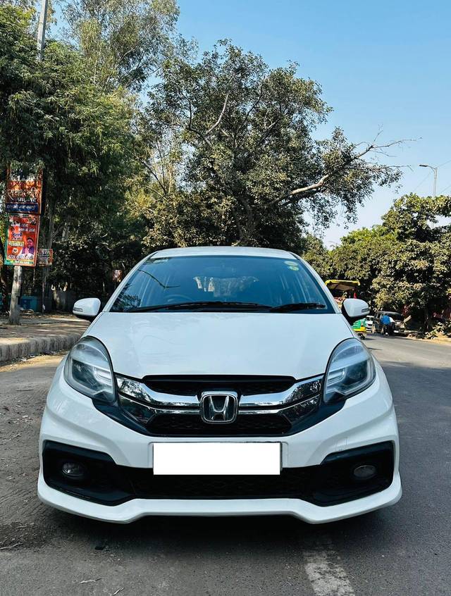 https://images10.gaadi.com/usedcar_image/4315869/original/processed_b3192e825f79e3eb491981aaa1297688.jpg?imwidth=6400