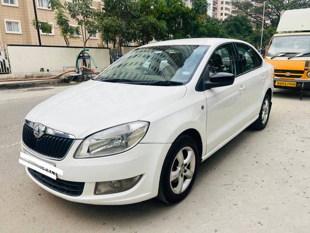 https://images10.gaadi.com/usedcar_image/4315886/original/processed_3e9c74c39545391ab2ecba38d62b05ae.jpg?imwidth=6401