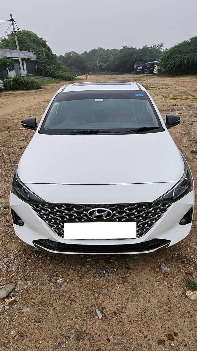 https://images10.gaadi.com/usedcar_image/4315889/original/processed_4dca184edfbbfdf8a3071bf8f76e5c36.jpg?imwidth=6400