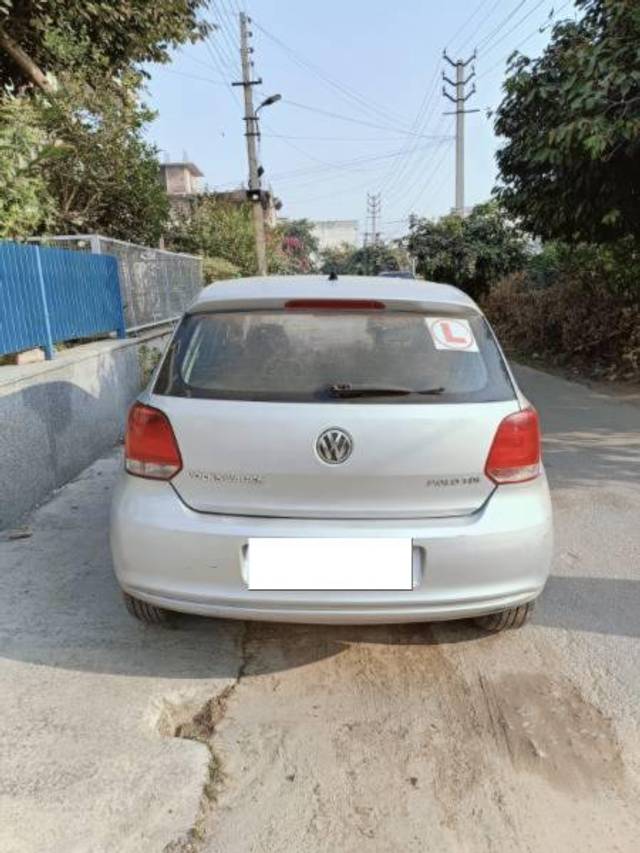 https://images10.gaadi.com/usedcar_image/4315939/original/processed_e62b2576-ed65-457e-b413-78b068710044.jpg?imwidth=6402