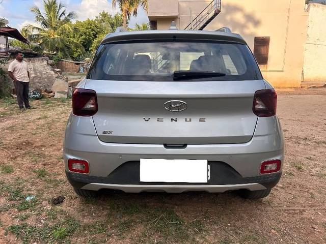 https://images10.gaadi.com/usedcar_image/4316069/original/processed_5e52eed2-aa5c-4c48-a7b2-29844c0c54bf.jpeg?imwidth=6401