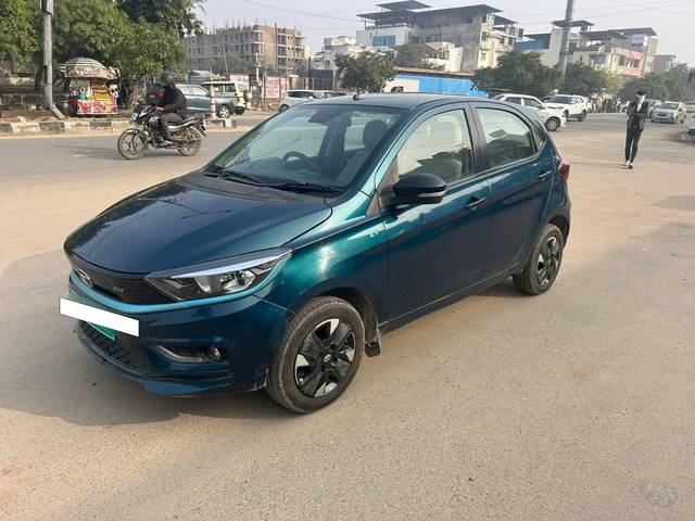 https://images10.gaadi.com/usedcar_image/4316151/original/processed_3ec05a71a977a71b8a229e18fc7f36e2.jpg?imwidth=6400