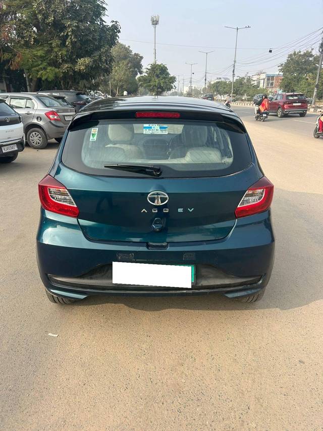 https://images10.gaadi.com/usedcar_image/4316151/original/processed_f88bde8bbf48a31ddf2ba74568ab2751.jpg?imwidth=6401