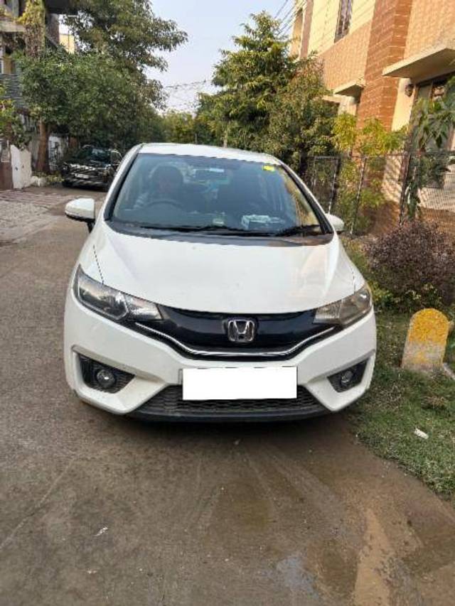 https://images10.gaadi.com/usedcar_image/4316154/original/dfe6336f135a6fa24ce0b5bb9eab011a.jpeg?imwidth=6400