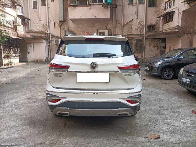 https://images10.gaadi.com/usedcar_image/4316220/original/processed_b7bf5716de873c7439d1a4bf01b30d53.jpg?imwidth=6401