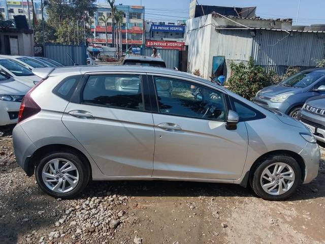 https://images10.gaadi.com/usedcar_image/4316269/original/processed_7c87ddde3b7a0d3acd35747b0cf85d28.jpg?imwidth=6401