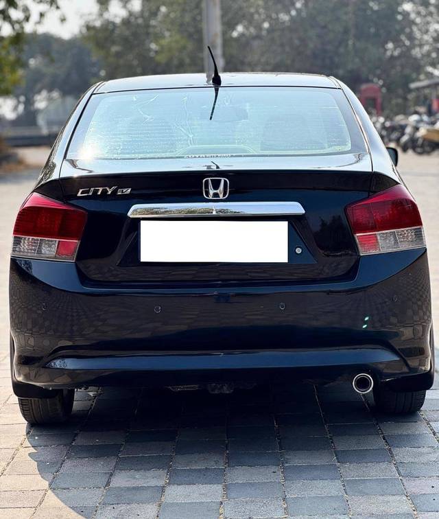 https://images10.gaadi.com/usedcar_image/4316327/original/processed_8c26a212ee8d288e2778ff2cfcc77a92.jpg?imwidth=6402