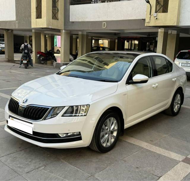 https://images10.gaadi.com/usedcar_image/4316365/original/processed_8afc92320680fcf47997d3784d38463c.jpg?imwidth=6402