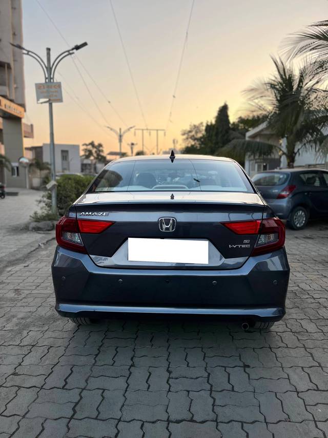 https://images10.gaadi.com/usedcar_image/4316374/original/processed_3652de94abe2403e877db3e28dae5e89.jpg?imwidth=6401