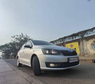 Skoda Rapid 2014-2016 Skoda Rapid 1.6 MPI AT Style