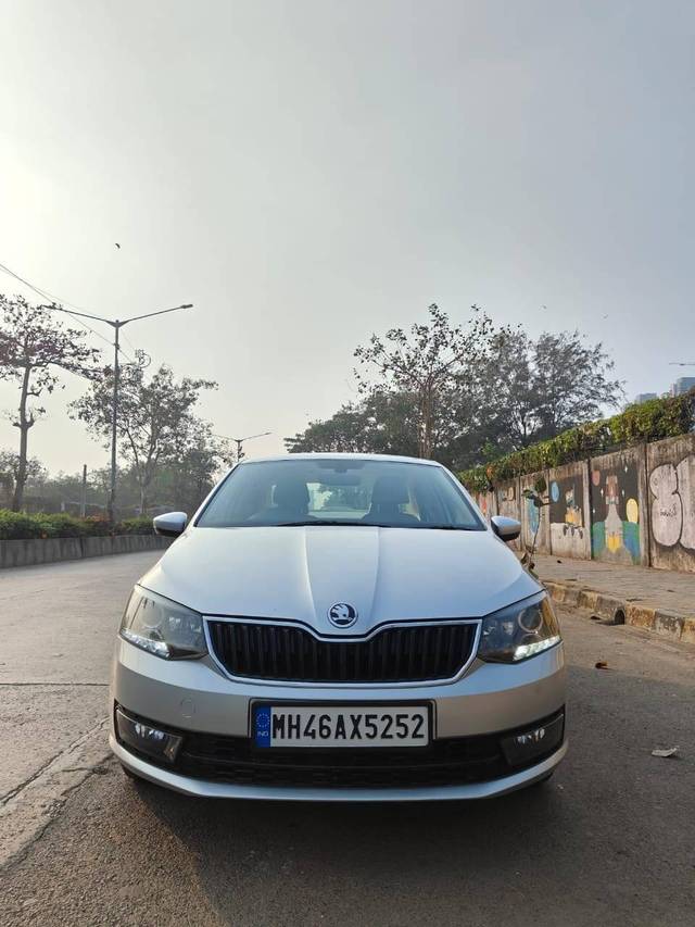 https://images10.gaadi.com/usedcar_image/4316441/original/processed_61abe8f9a2be189c68d08435c7d8bbf6.jpg?imwidth=6400