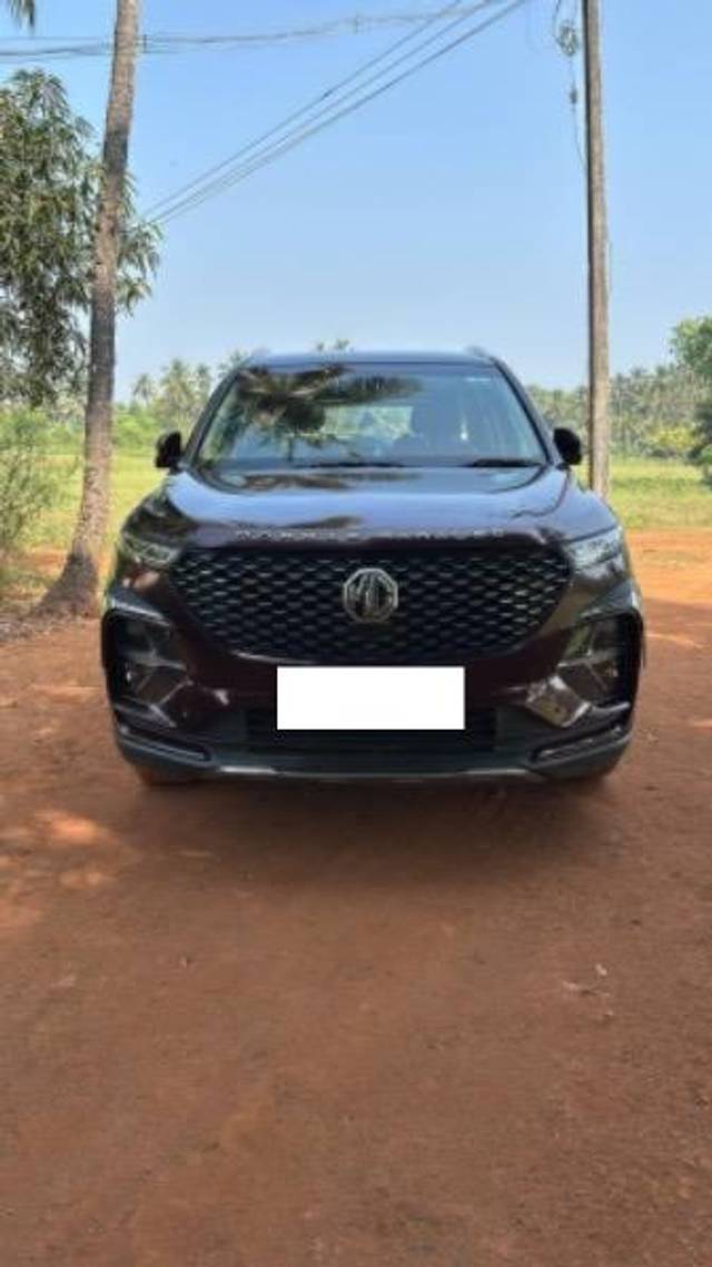 https://images10.gaadi.com/usedcar_image/4316481/original/processed_bf2bb47d-d647-4d82-8137-b82df237cdb8.jpg?imwidth=6400