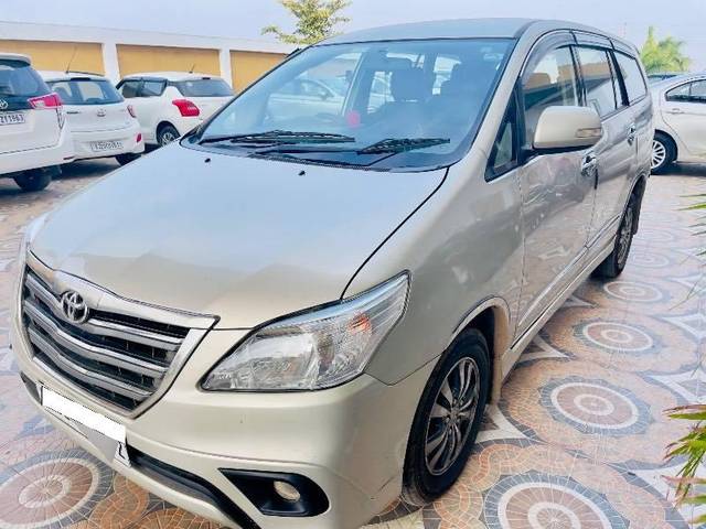 https://images10.gaadi.com/usedcar_image/4316513/original/processed_69aff504-ddff-4cf9-beb8-9d70aca71228.jpg?imwidth=6402