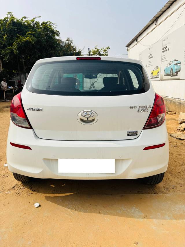 https://images10.gaadi.com/usedcar_image/4316536/original/processed_d34a8a322c69b746b3566349660c9771.jpg?imwidth=6401