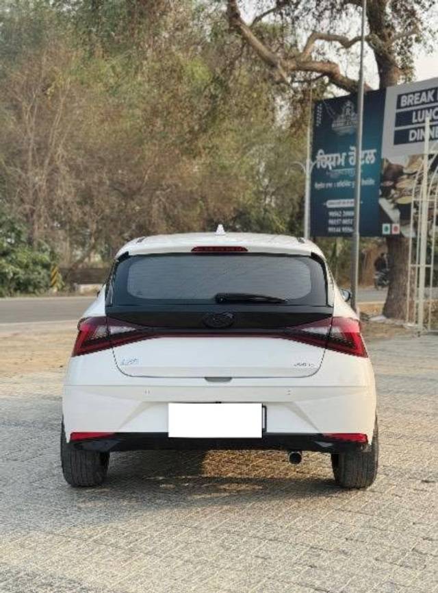 https://images10.gaadi.com/usedcar_image/4316669/original/processed_049b4c80-e635-4a5b-988a-4adf88065812.jpeg?imwidth=6402