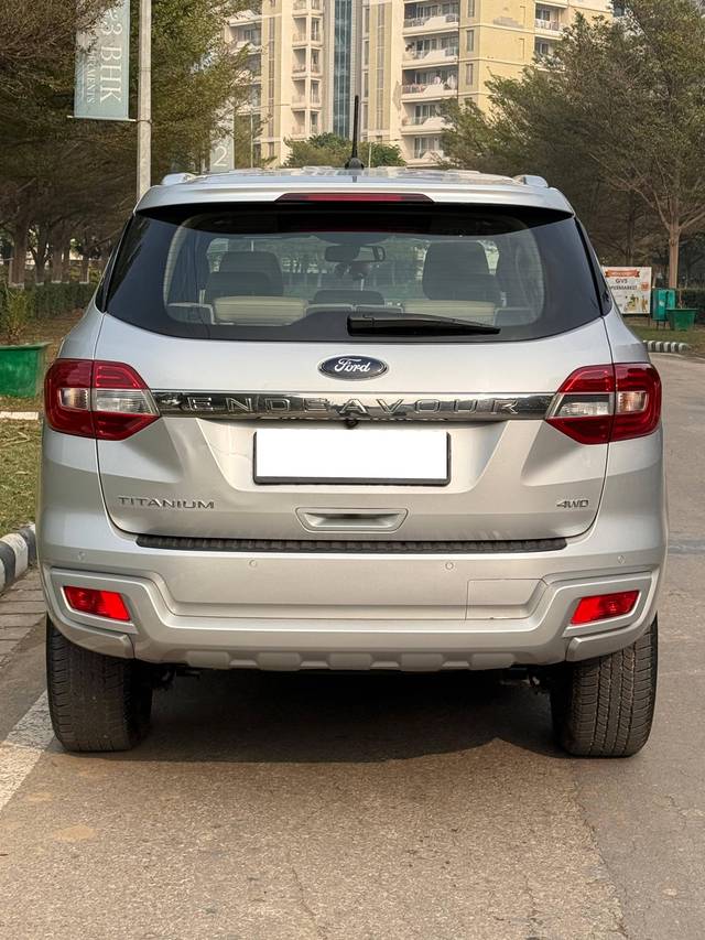 https://images10.gaadi.com/usedcar_image/4316682/original/processed_342d21c6635973a33e9a1852f8b35496.jpg?imwidth=6402