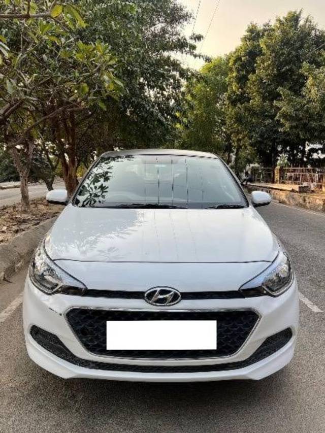 https://images10.gaadi.com/usedcar_image/4316685/original/processed_b5a3ddef-0947-4cba-8292-de028888d925.jpeg?imwidth=6400